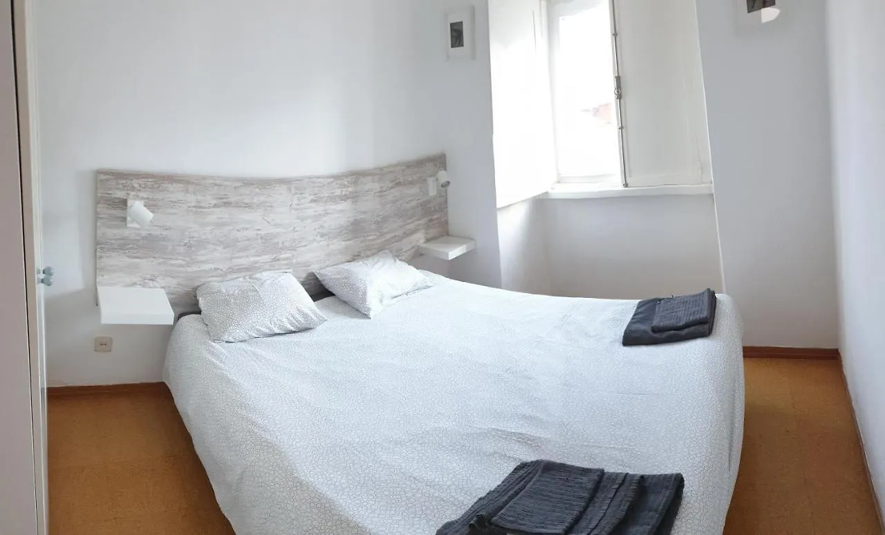 Apartment Home4U - Mouraria Typical Neighborhood Lisbon